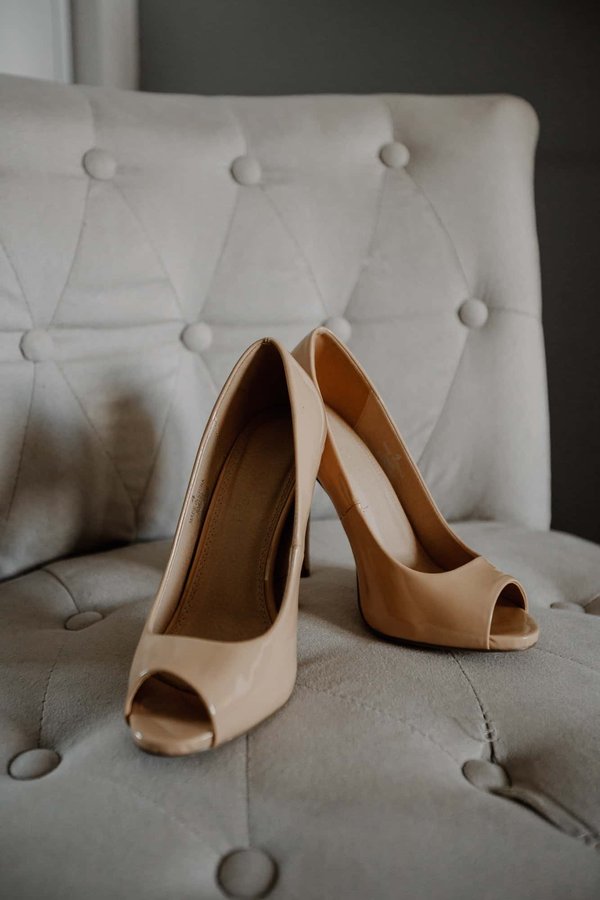 How to Choose and Style Ankle Strap Heels for a Day-to-Night Office Look?